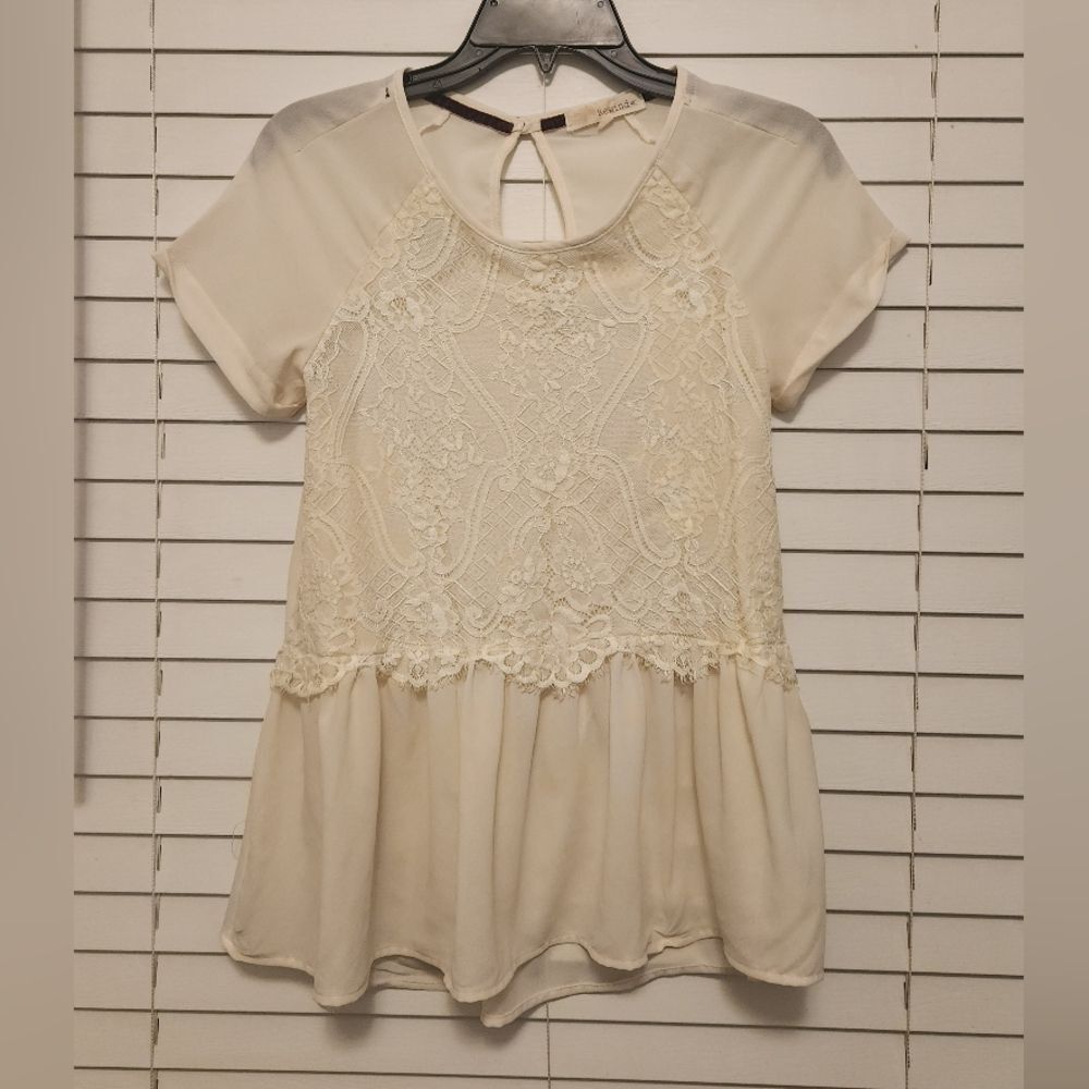 Rewind Elegant Cream Lace Women's Top Size Small